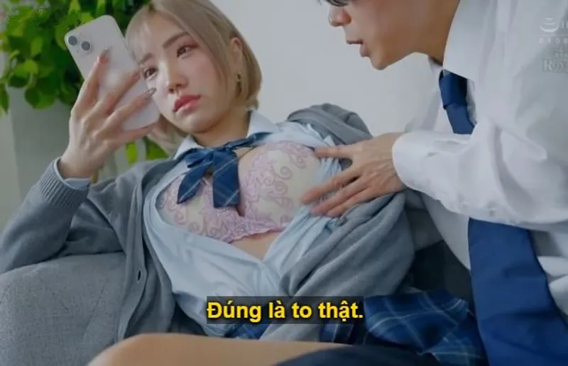 Cô nữ sinh tính tình lạnh tanh, chỉ cần đưa tiền là anh muốn hành động gì với em cũng được.